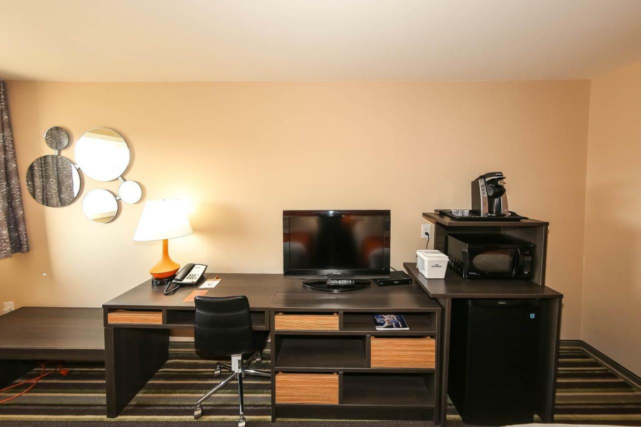 ฮาวเวิร์ด จอห์นสัน บาย วินด์แฮม วินนิเปก เวสต์ Hotel วินนิเพก ภายนอก รูปภาพ